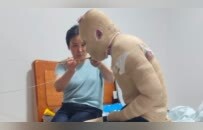 因室友电瓶燃爆烧伤案民事诉讼开庭，当事人：曾反复要求别带上楼，回来太晚没发现在充电